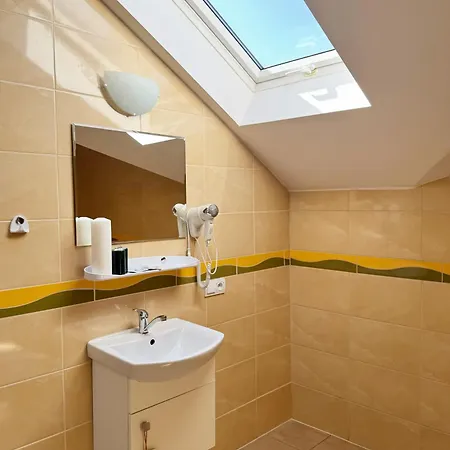 Dworek Nad Bed & Breakfast 3*