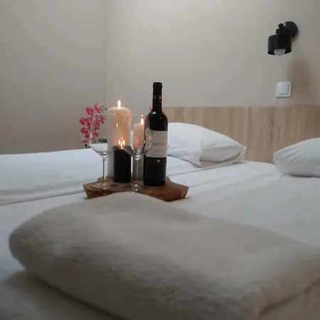 Bed & Breakfast Dworek Nad 3*
