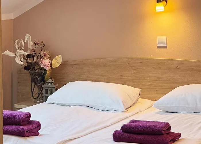 Dworek Nad Bed & Breakfast 3*